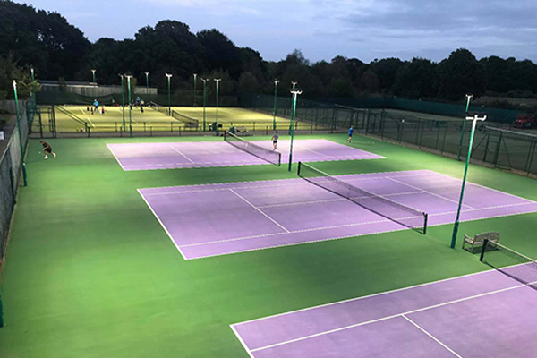 den-cong-nghe-san-tennis